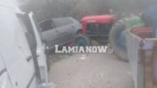 Σοβαρό τροχαίο με τρακτέρ και Ι.Χ στη Λαμία - Τρεις τραυματίες